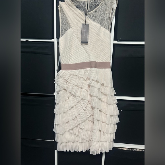 BCBG MAXAZRIA Dress Size 4 - Picture 5 of 9